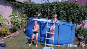 Лето 2021 год я купаюсь в бассейне