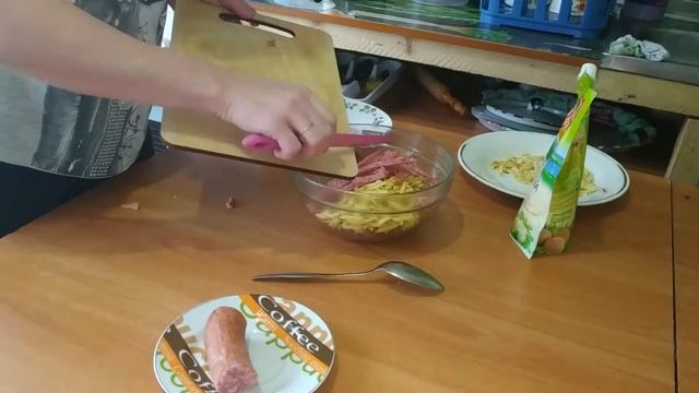 Салат фасоль с чипсами и колбасой пошаговый рецепт смотреть онлайн