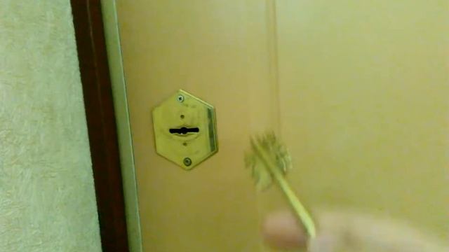 Как вставить ключ в дверной замок? КАК ЭТО СДЕЛАТЬ  2