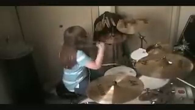 Девочке 13 лет и она нереально режет в барабаны смотреть онлайн