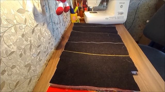 Коврик "37 полосок". 37 Stripes Rug смотреть онлайн