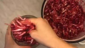 Квашеная капуста со свеклой