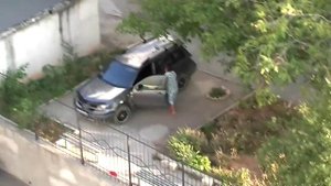 малолетки издеваются над мужиком!!!.mp4
