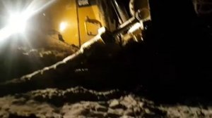 Бульдозер застрял в болоте.