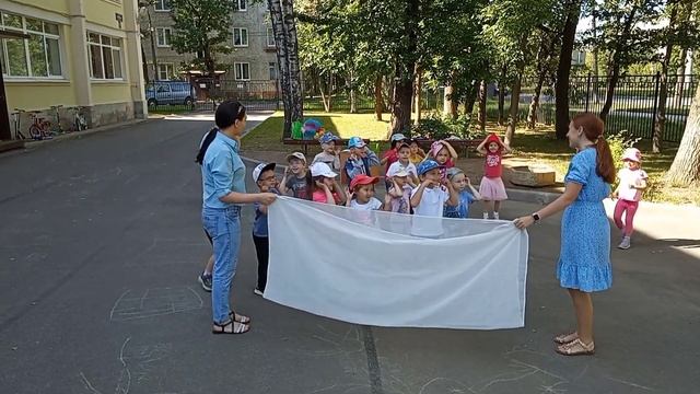 Музыкальная игра "Волшебный платок" #музыкальноезанятие в детском саду. #лето #игры