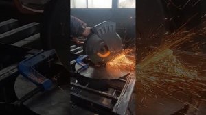 Отрезная пила по металлу с поворотным столом  на 22.5  ..45 ..и90 градусов