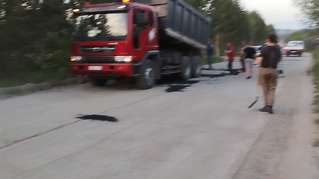 Неожиданный субботник, ремонт дороги.