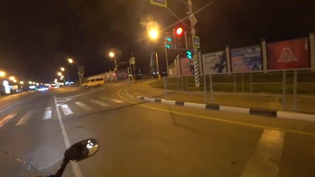 Мотобудни! Покатухи пробкам Краснодара едем с нажопницей в Леруа, первый раз катается пассажирка смотреть онлайн