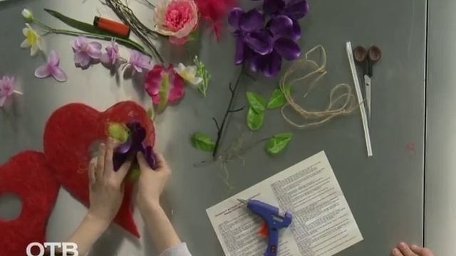 Как сделать оригинальную валентинку? Мастер-класс в студии "УТРОтв" (10.02.16) смотреть онлайн