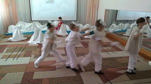 Танец белых медведей  mp4