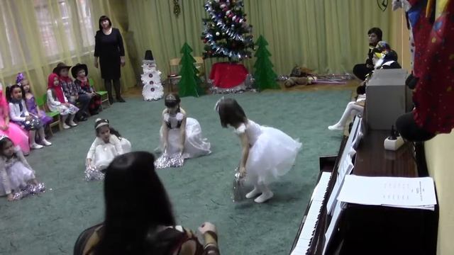 Утренник у Ксени в садике, Новый 2015 год смотреть онлайн