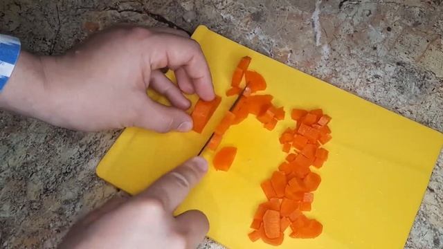 Салат Оливье классический с колбасой