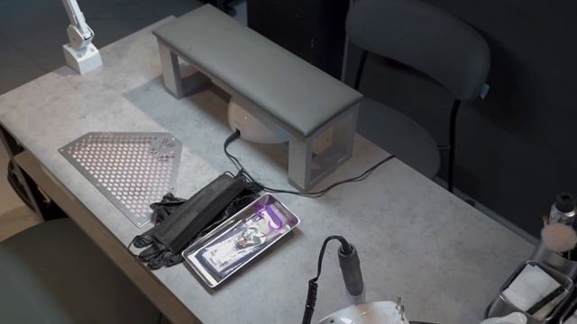 Как получить от государства 850 тыс. рублей субсидии на открытие студии маникюра и педикюра?