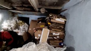 Ютимся в маленьком гараже при большом количестве вторсырья.