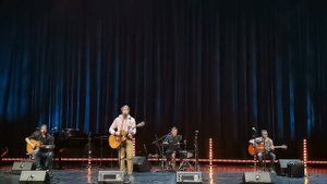 Алексей Хомчик и группа Ирония Судьбы "В облаках у водопада" в киноклубе Эльдар 09.04.2022