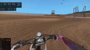 Teaching My Girlfriend How To Play MX Bikes!