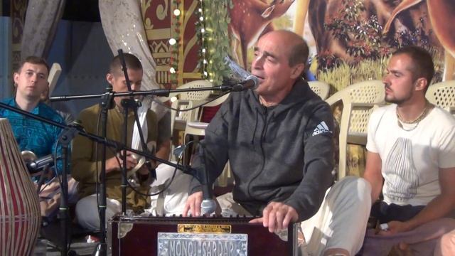 Вечерний киртан (Е.М. Адираса прабху). Садху Санга 2019 - 07.09.2019 смотреть онлайн