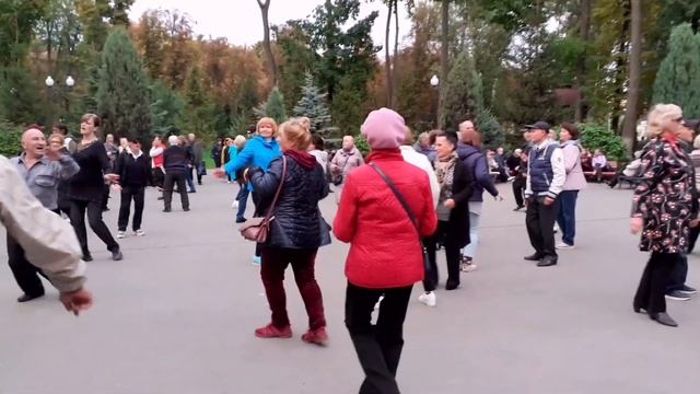 КОМУ, КАК НЕ НАМ!???/ТАНЦЫ В ПАРКЕ ГОРЬКОГО ХАРЬКОВ ОКТЯБРЬ 2021 смотреть онлайн