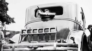 Аль Капоне и его броневик.