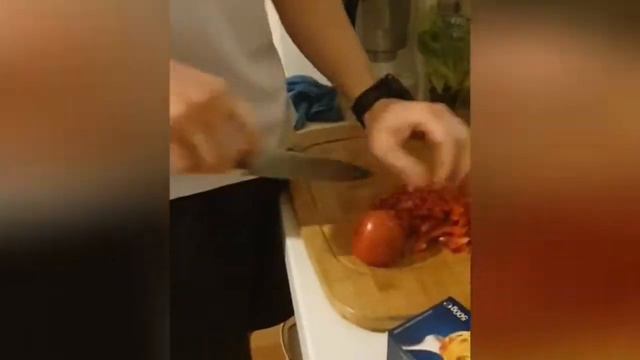 ЛАПША С КУРИЦЕЙ И ОВОЩАМИ! смотреть онлайн