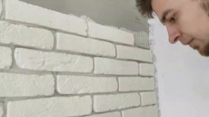 Как клеить декоративный кирпич