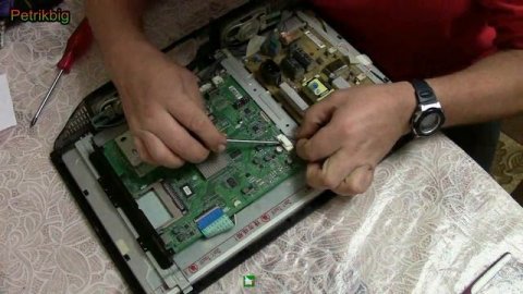 Полосы нв экране.Простой ремонт ЖК телевизора