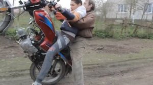 Научил дочь ездить