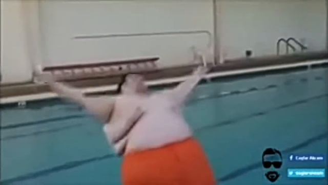 Мужик упал в бассейн оооррууу смотреть онлайн