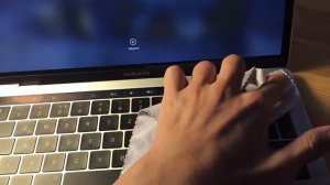 2016 MacBook Pro - Touch bar cleaning