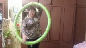 Прикольное видео к дню пожилых людей. Улыбнись, вас снимает скрытая камера.