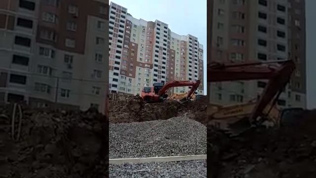 В Питере экскаватор перевернулся смотреть онлайн