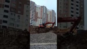 В Питере экскаватор перевернулся