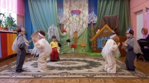 Театральная постановка русской народной сказки "Гуси-лебеди". Участвуют воспитанники детского сада