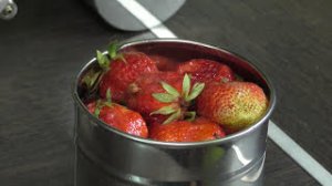 Гидролат из клубники своими руками