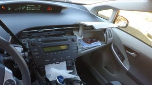 Тоета приус - снимаем стандартную магнитолу, дорабатываем (USB + AUX) и ставим на место. Часть 2