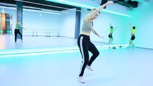 Как танцевать дэнсхолл  - урок 1  для начинающих (dancehall dance 2020)