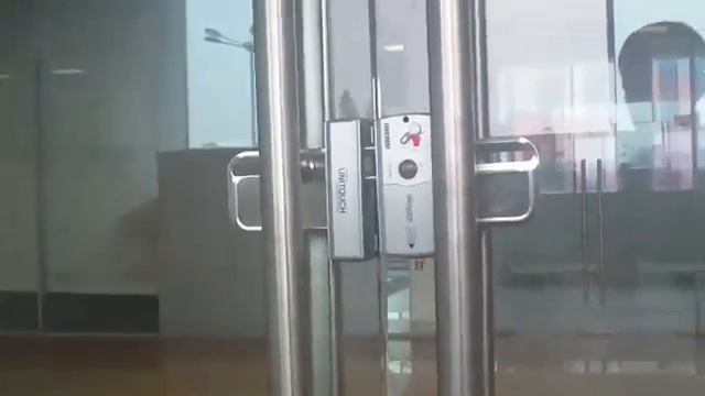 Электронный замок для стеклянных дверей смотреть онлайн