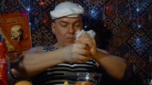 Новый Год в СССР. Как приготовить лучший праздничный стол.