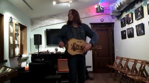 "Залипательная" колёсная лира