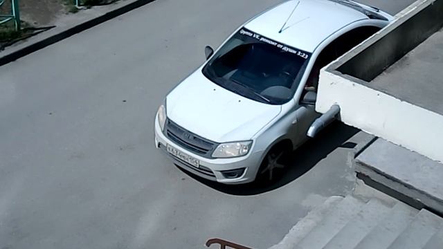 Гранта Лифтбек - Страшно ?, жена за рулём. смотреть онлайн