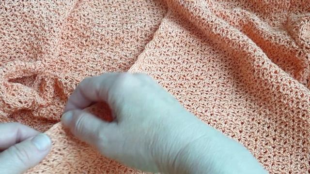 Стильная блузка на запах с пышными рукавами, связанная   крючком.  Обзор.