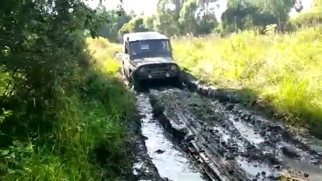 Уаз на сельхоз резине и Луаз