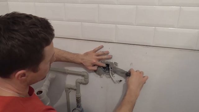 Как перенести розетку в ПАНЕЛЬНОМ доме