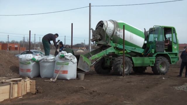 САМЫЙ ДЕШЁВЫЙ ФУНДАМЕНТ СВОИМИ РУКАМИ смотреть онлайн