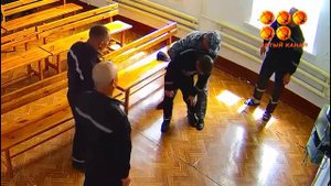 Подавился конфетой.