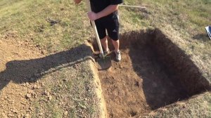 КОПАЕМ ТУАЛЕТ НА  УЧАСТКЕ / СТРОИТЕЛЬСТВО  ДОМА С НУЛЯ #1