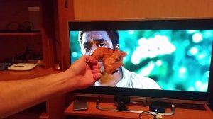 Негр и курица прикол - Black guy and chicken.Joke