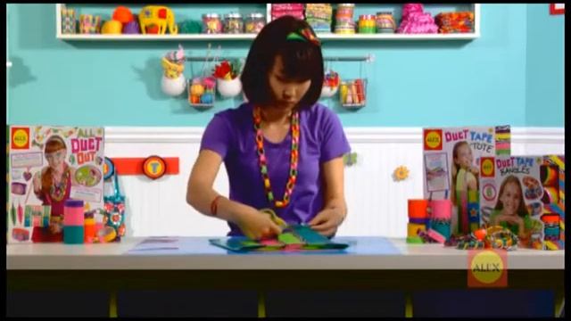 Стильная сумочка из скотча смотреть онлайн