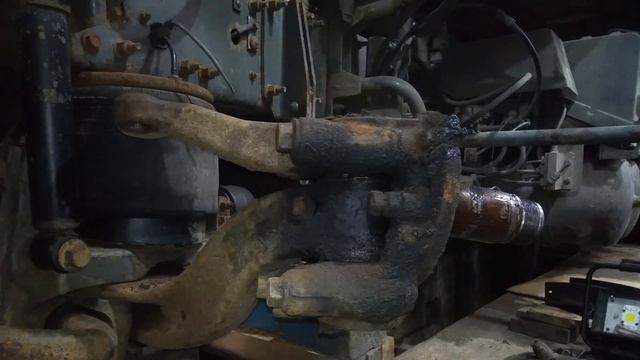 Вольво FH 12. Замена балки. Часть 4. Шкворня. смотреть онлайн