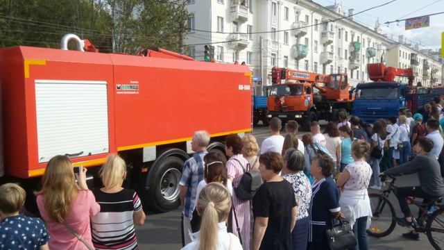 День города Чебоксары. 550 лет. Парад городской техники смотреть онлайн